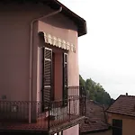 Semesterbostad Pinky House Nesso